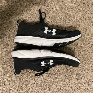 Men’s under armor black sneakers
